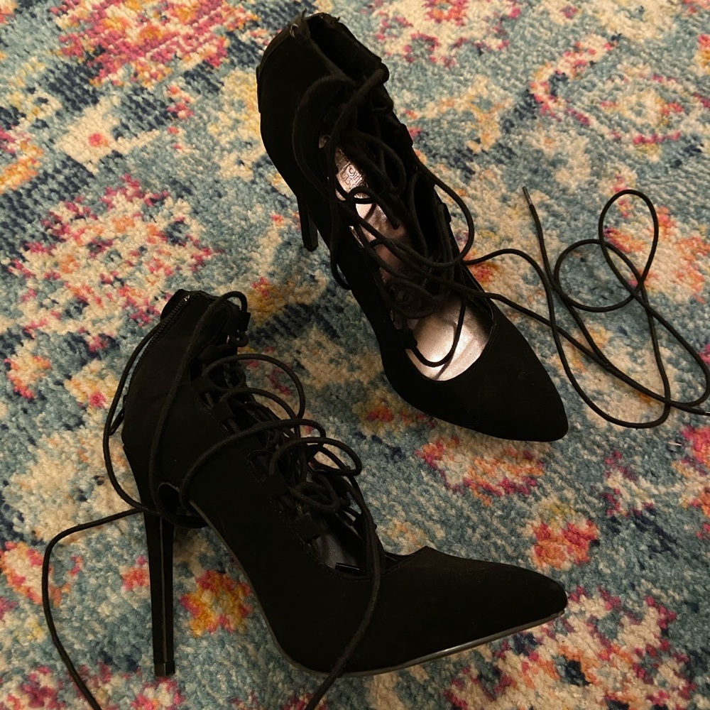 W FREE GIFT- Lace Up Black Heels